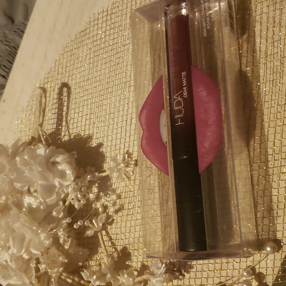 🖤🌟🧚♀️CATWALK KILLA Huda Beauty DISCONTINUED Cream Lipstick NWT - Picture 6 of 7